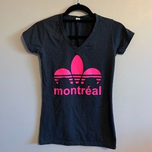 Sz. Small Grey Montreal trefoil v neck t-shirt